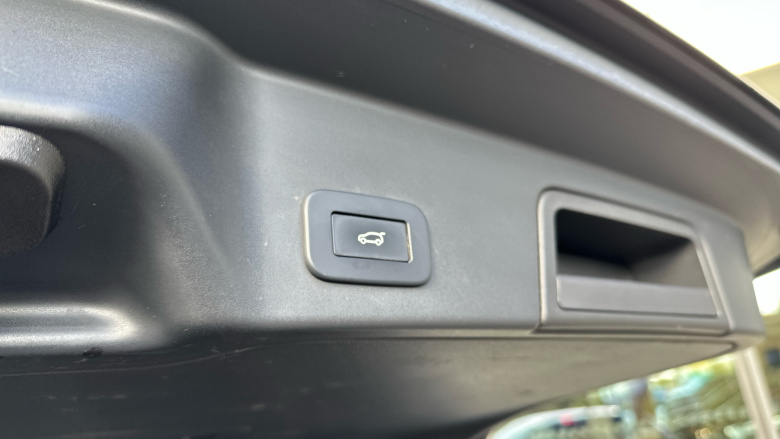 Land Rover Range Rover Evoque 2.0 D200 R-Dynamic SE 5dr Auto Diesel Hatchback